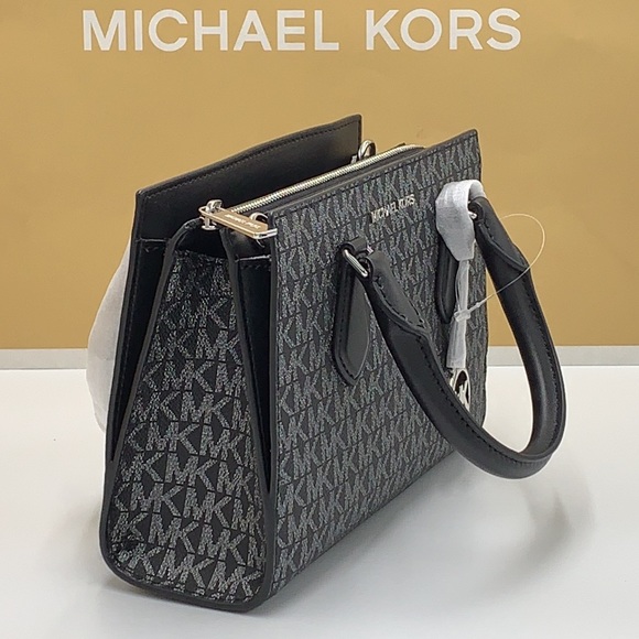 MICHAEL KORS
Sheila Small Faux Saffiano Leather Satchel
Black/Silver - Picture 2 of 16